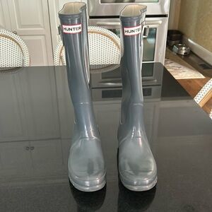 Women’s Original Tall Hunter Rain Boots. Size 6. Good condition.